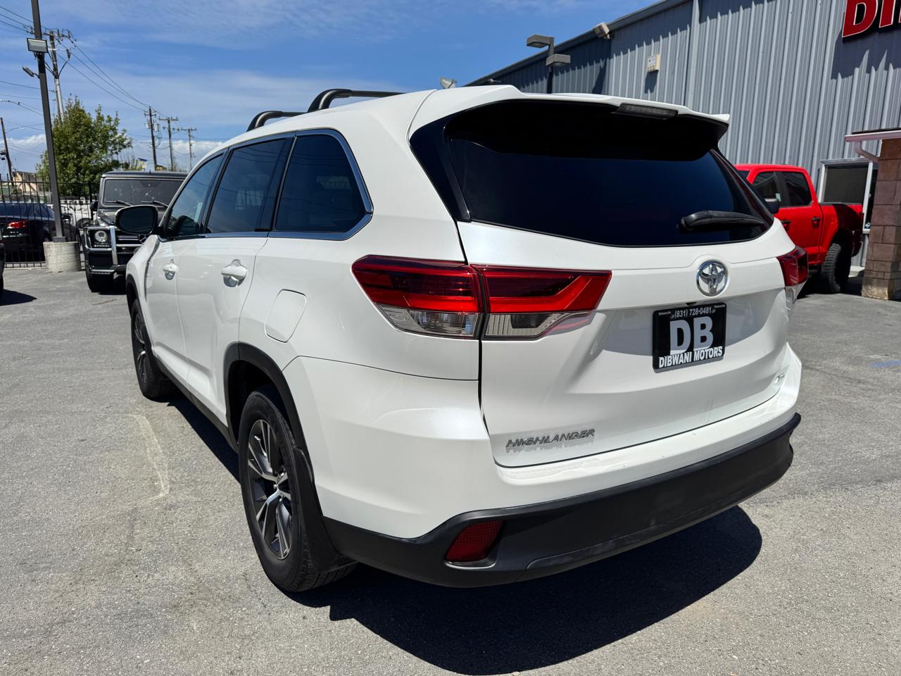 Toyota Highlander LE V6 AWD (Natl) 2019