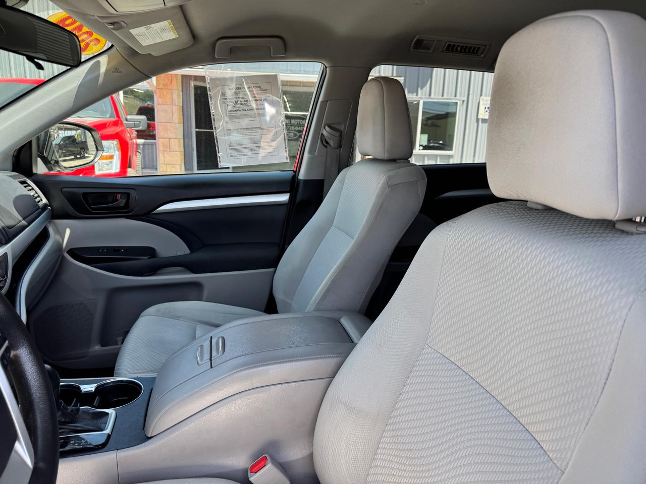 Toyota Highlander LE V6 AWD (Natl) 2019