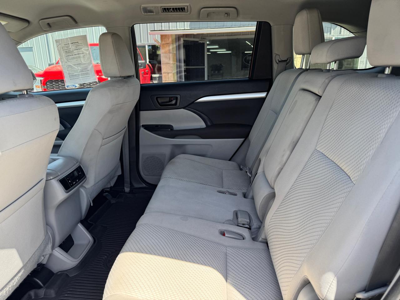 Toyota Highlander LE V6 AWD (Natl) 2019