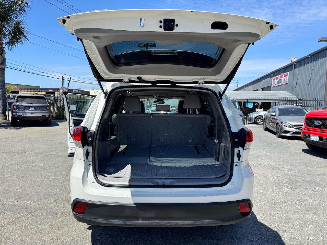 Toyota Highlander LE V6 AWD (Natl) 2019