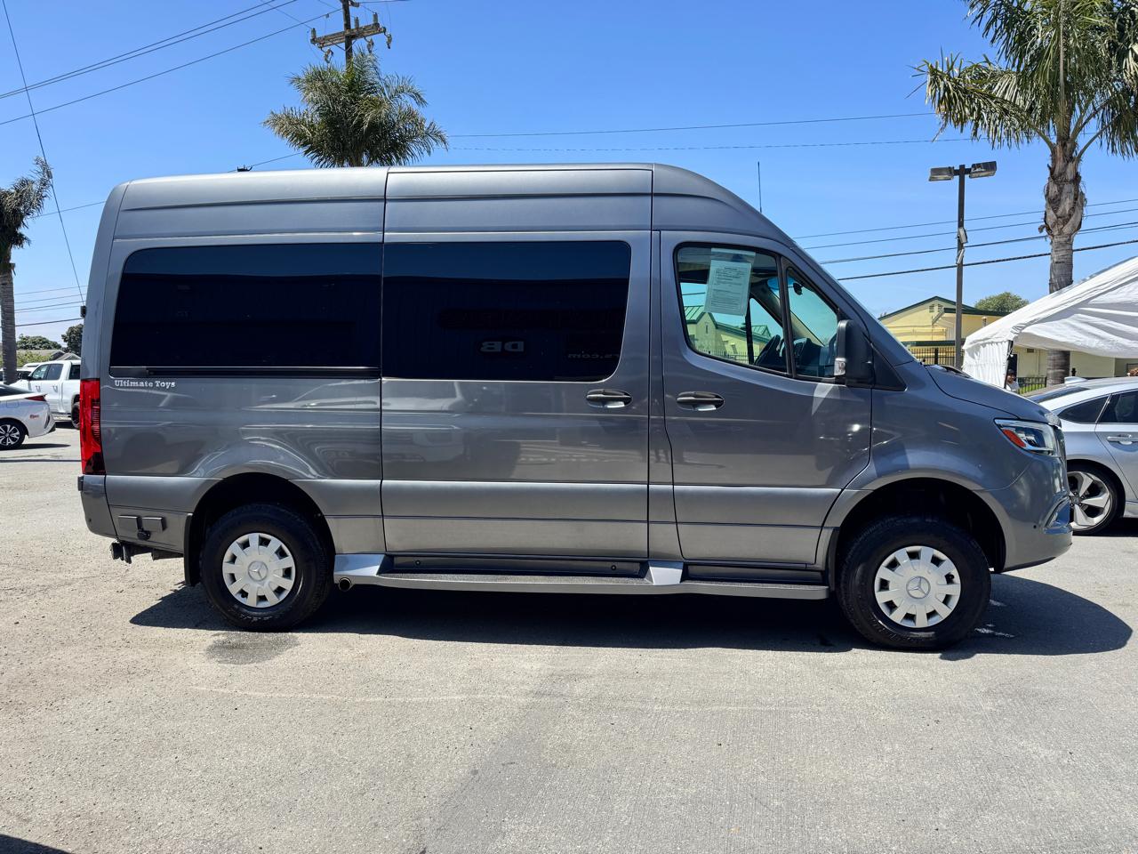 Mercedes-Benz Sprinter Cargo Van 2500 Standard Roof V6 144" 4WD 2020