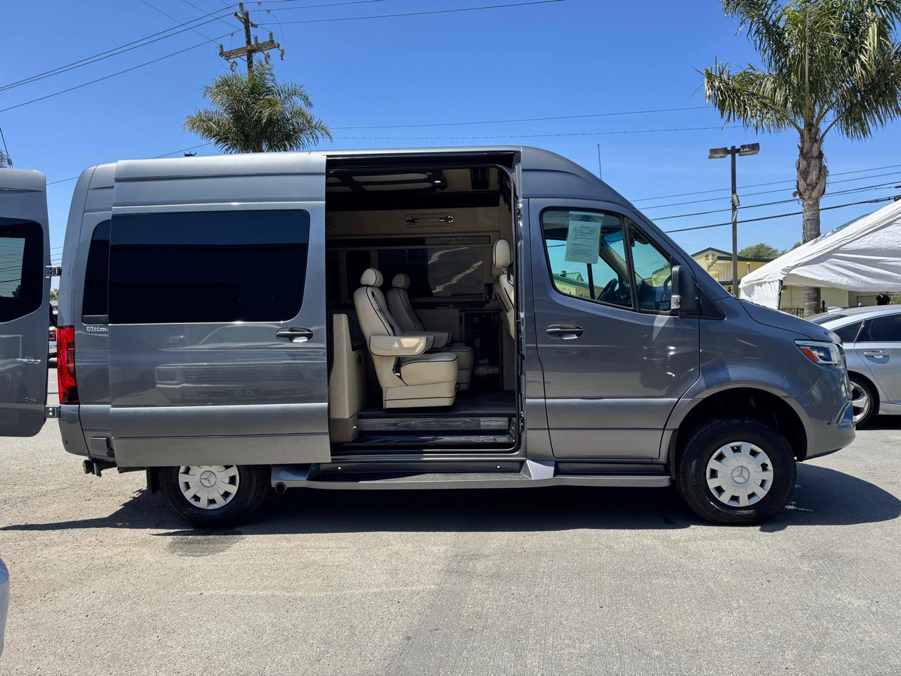 Mercedes-Benz Sprinter Cargo Van 2500 Standard Roof V6 144" 4WD 2020