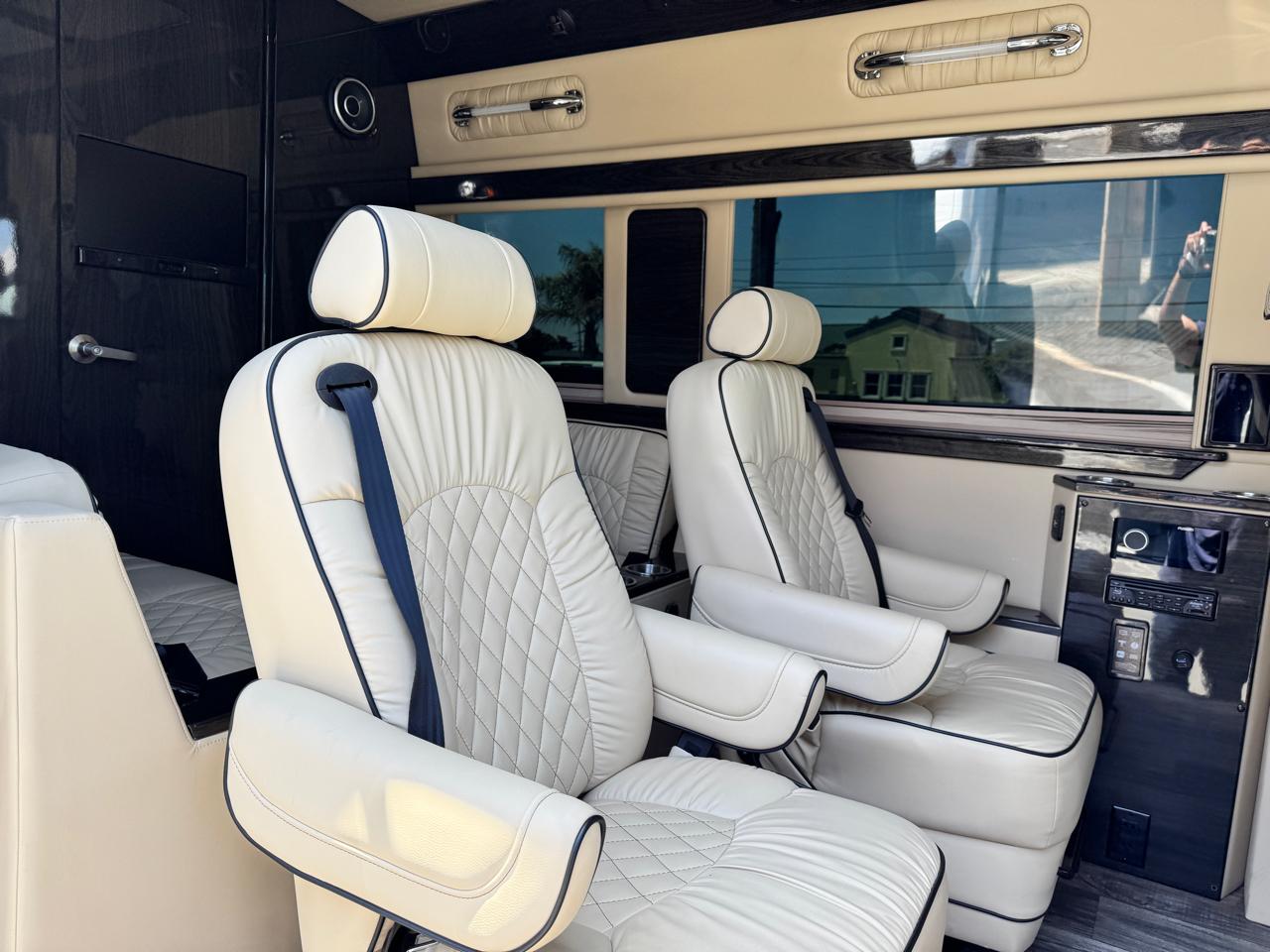 Mercedes-Benz Sprinter Cargo Van 2500 Standard Roof V6 144" 4WD 2020