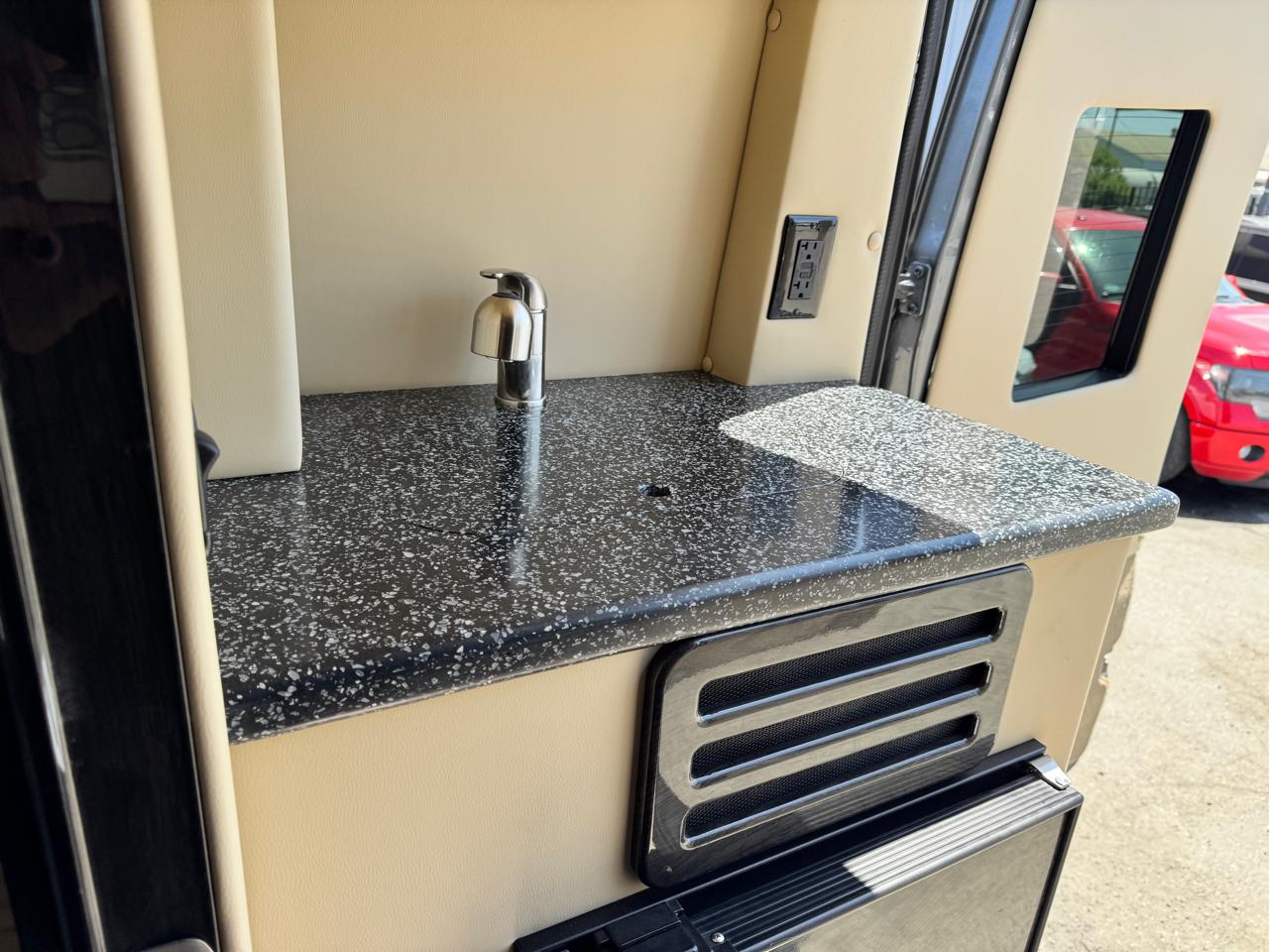Mercedes-Benz Sprinter Cargo Van 2500 Standard Roof V6 144" 4WD 2020