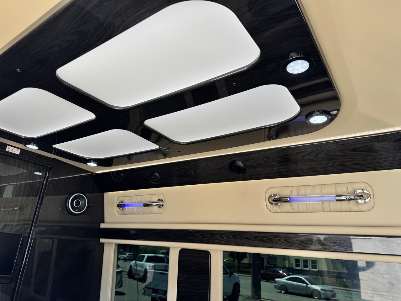 Mercedes-Benz Sprinter Cargo Van 2500 Standard Roof V6 144" 4WD 2020