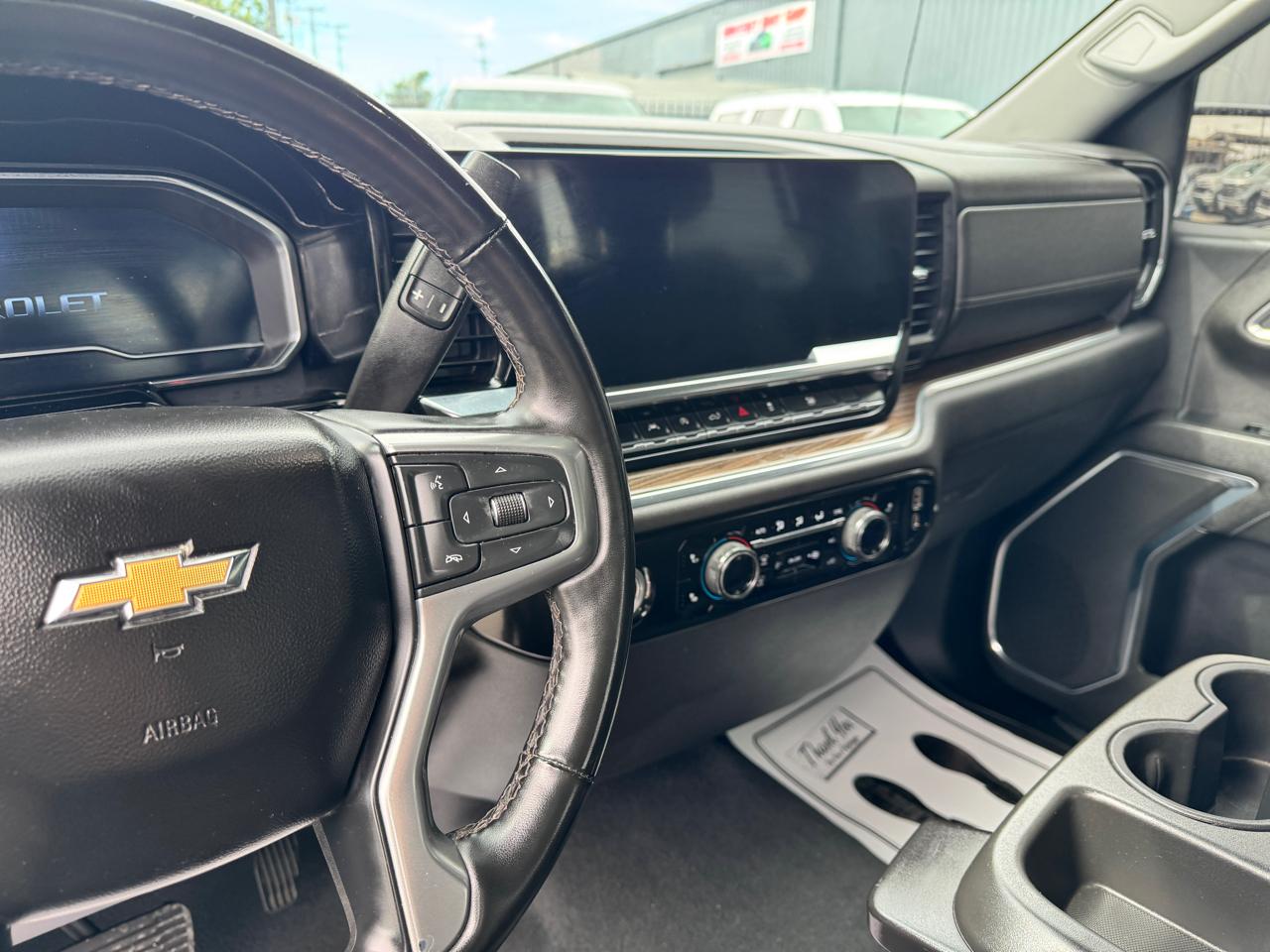 Chevrolet Silverado 1500 2WD Crew Cab 147" LT 2023