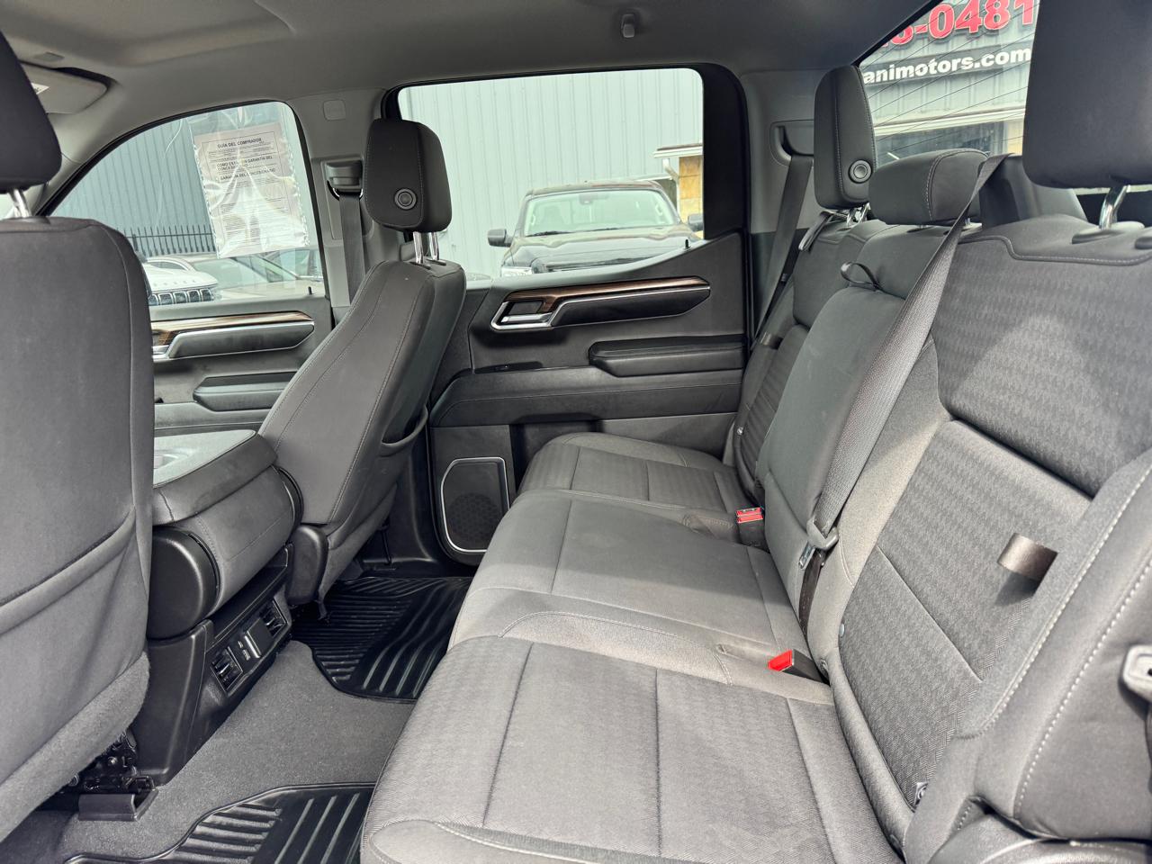 Chevrolet Silverado 1500 2WD Crew Cab 147" LT 2023
