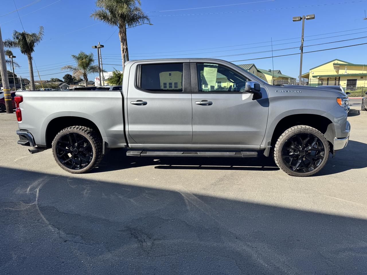 Chevrolet Silverado 1500 2WD Crew Cab 147" LT 2025
