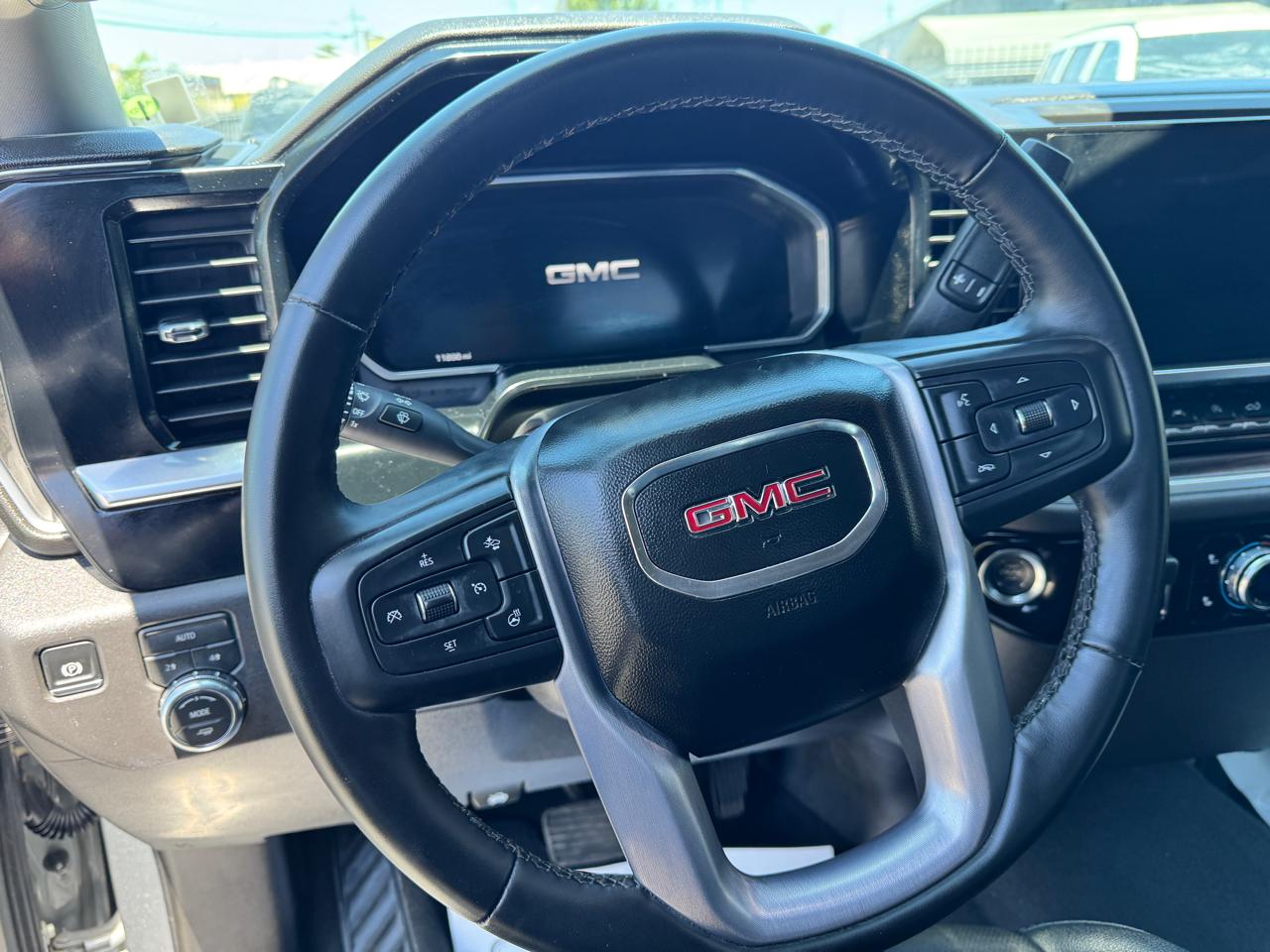 GMC Sierra 1500 4WD Crew Cab 147" SLT 2026