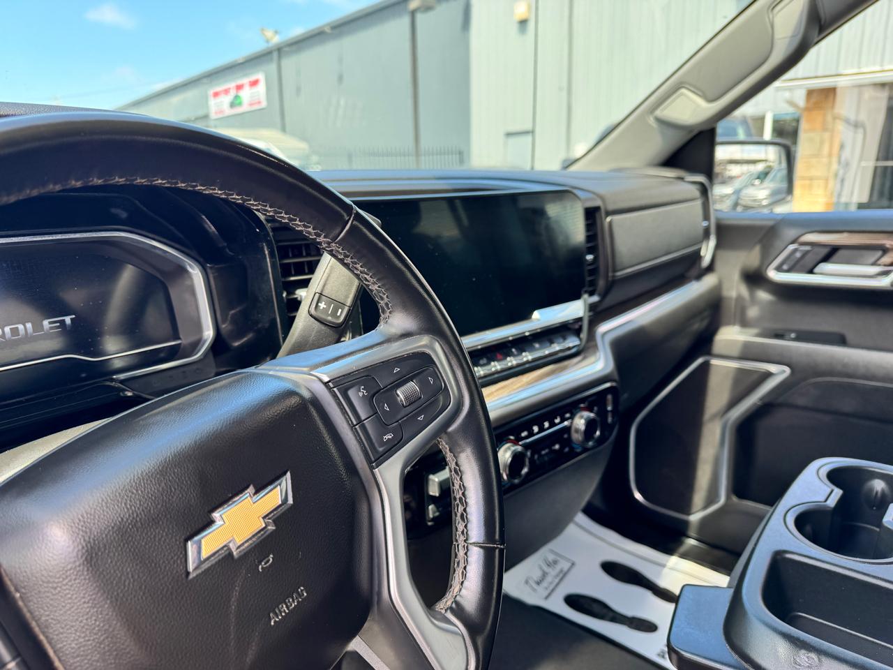 Chevrolet Silverado 1500 2WD Crew Cab 147" LT 2025