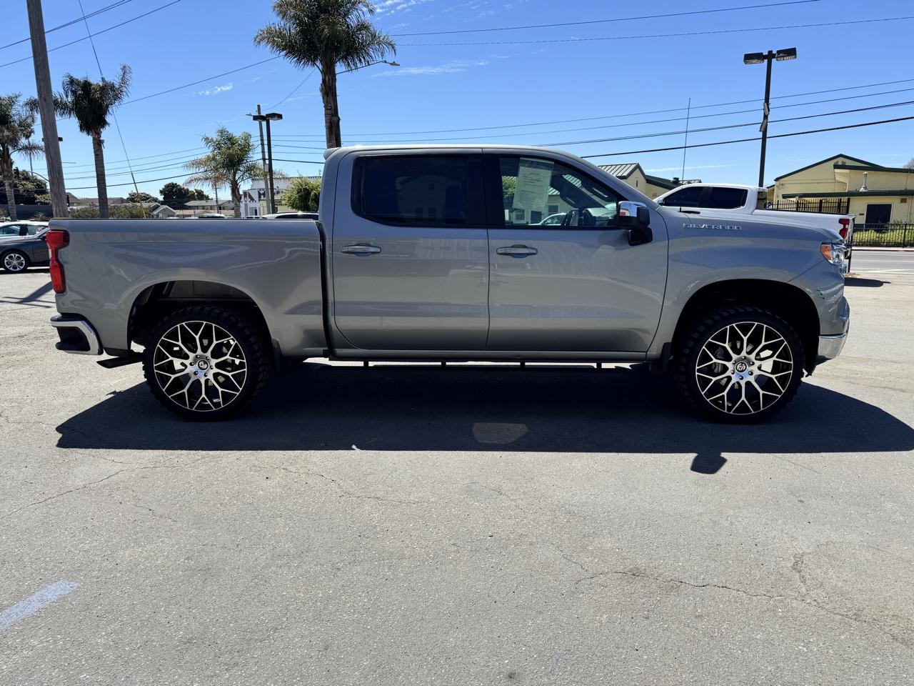 Chevrolet Silverado 1500 2WD Crew Cab 147" LT 2025