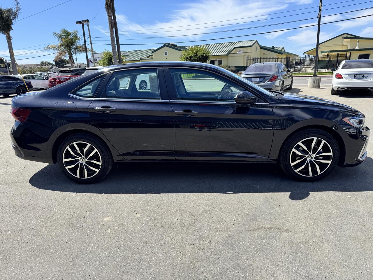 Volkswagen Jetta SE Auto 2025
