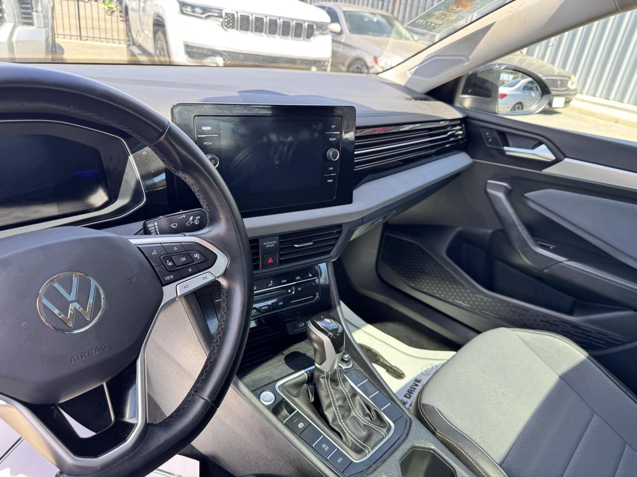 Volkswagen Jetta SE Auto 2025