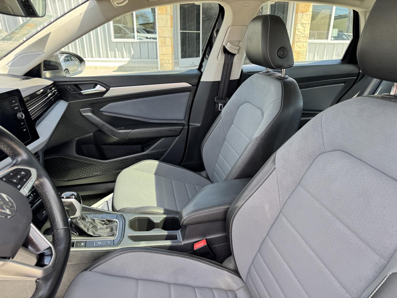 Volkswagen Jetta SE Auto 2025