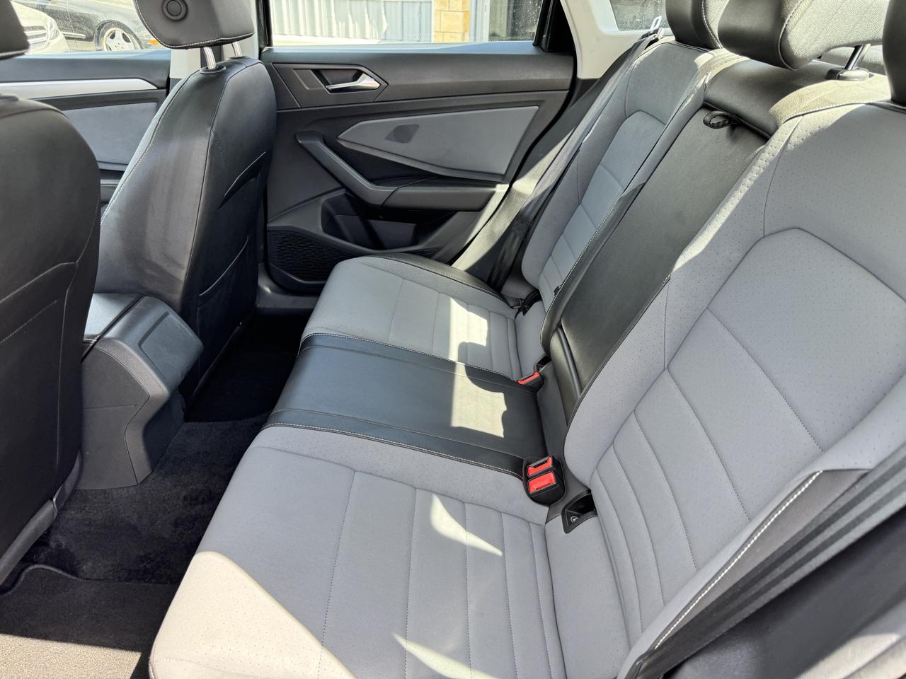 Volkswagen Jetta SE Auto 2025