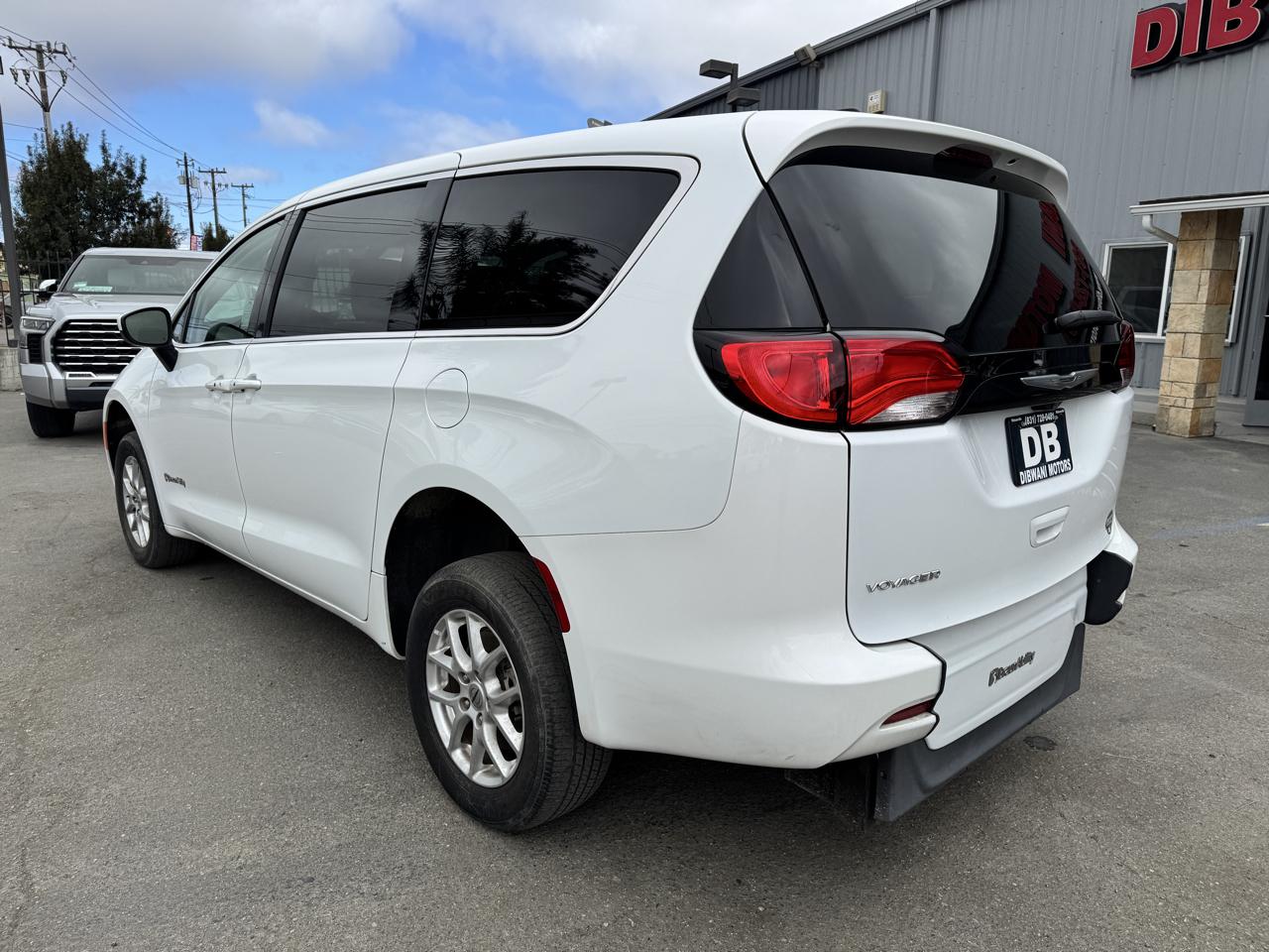 Chrysler Voyager LX FWD 2022