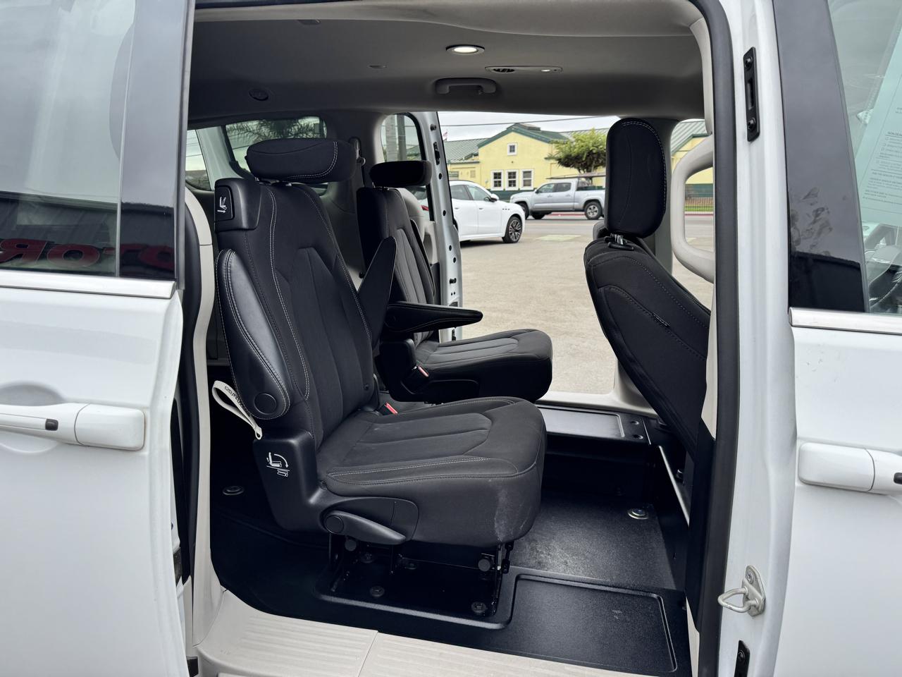 Chrysler Voyager LX FWD 2022