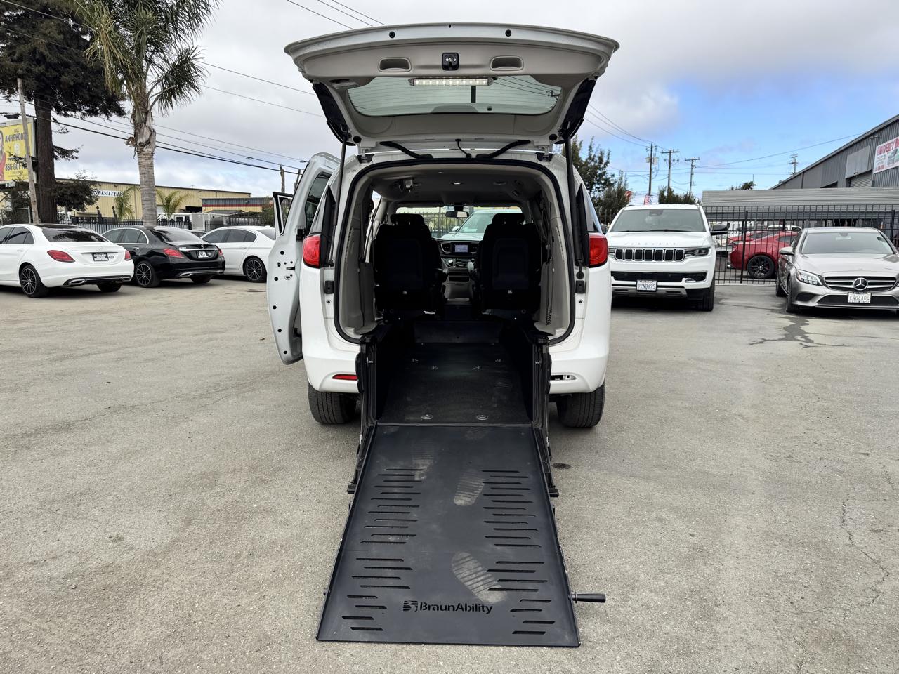 Chrysler Voyager LX FWD 2022