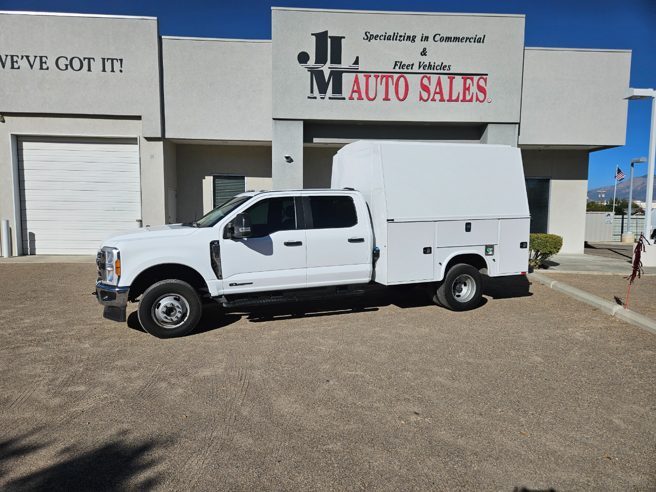 Ford Super Duty F-350 DRW XL 4WD Crew Cab 179" WB 60" CA 2023 Ford Super Duty F-350 DRW XL 4WD Crew Cab 179" WB 60" CA 2023
