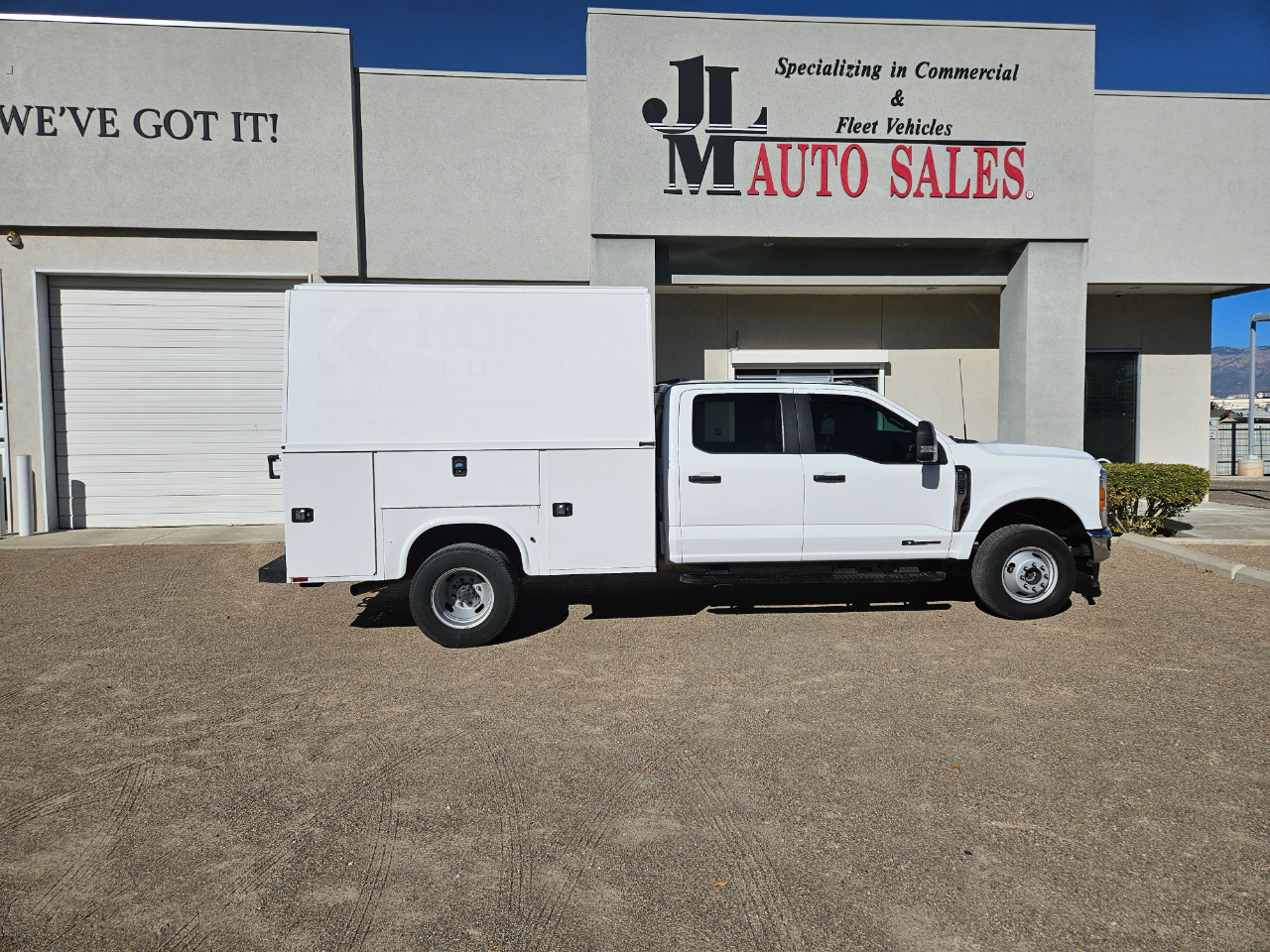 Ford Super Duty F-350 DRW XL 4WD Crew Cab 179" WB 60" CA 2023 Ford Super Duty F-350 DRW XL 4WD Crew Cab 179" WB 60" CA 2023