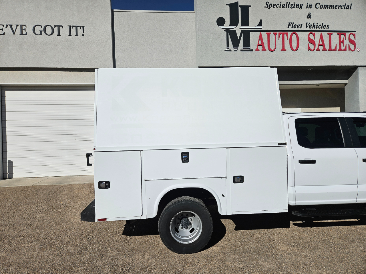 Ford Super Duty F-350 DRW XL 4WD Crew Cab 179" WB 60" CA 2023 Ford Super Duty F-350 DRW XL 4WD Crew Cab 179" WB 60" CA 2023