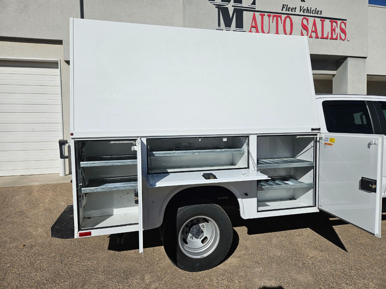 Ford Super Duty F-350 DRW XL 4WD Crew Cab 179" WB 60" CA 2023 Ford Super Duty F-350 DRW XL 4WD Crew Cab 179" WB 60" CA 2023