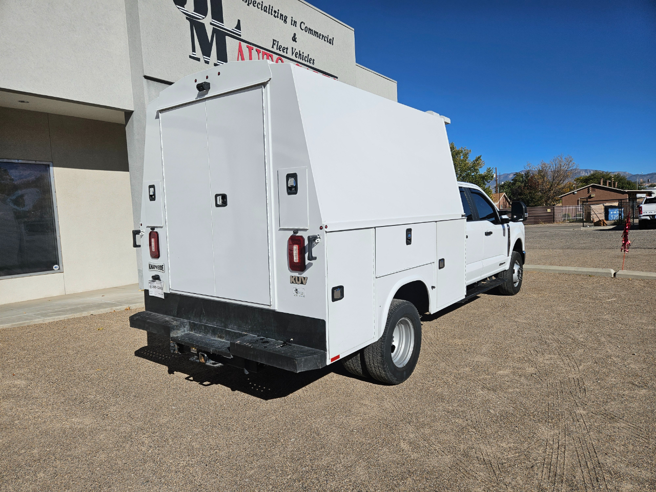 Ford Super Duty F-350 DRW XL 4WD Crew Cab 179" WB 60" CA 2023 Ford Super Duty F-350 DRW XL 4WD Crew Cab 179" WB 60" CA 2023