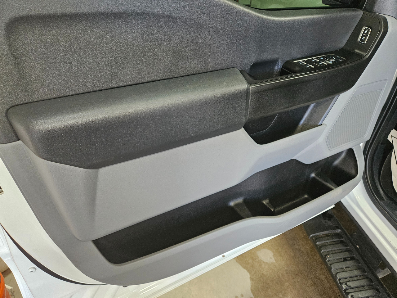 Ford Super Duty F-350 DRW XL 4WD Crew Cab 179" WB 60" CA 2023 Ford Super Duty F-350 DRW XL 4WD Crew Cab 179" WB 60" CA 2023