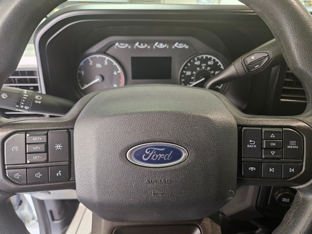 Ford Super Duty F-350 DRW XL 4WD Crew Cab 179" WB 60" CA 2023 Ford Super Duty F-350 DRW XL 4WD Crew Cab 179" WB 60" CA 2023