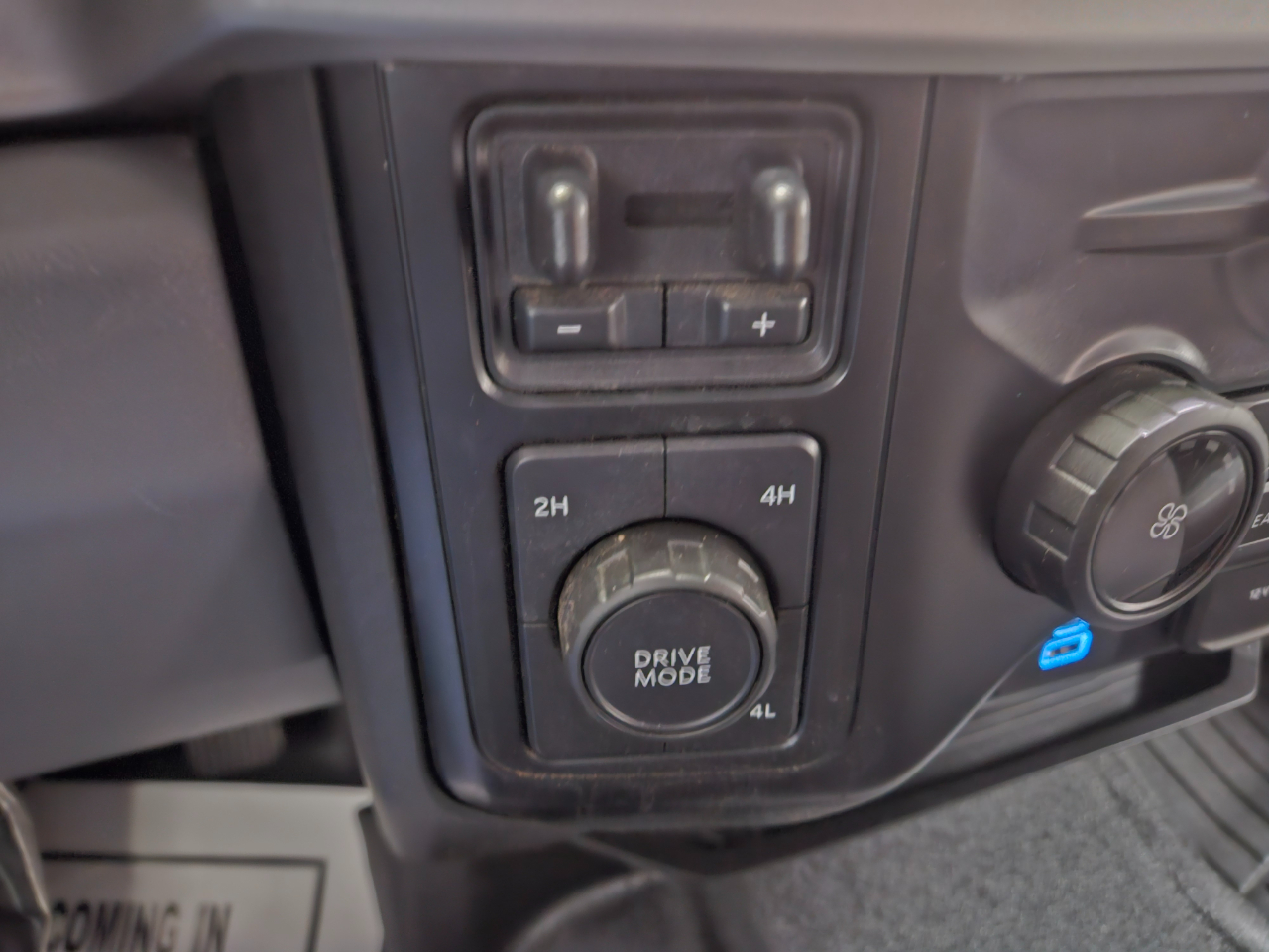 Ford Super Duty F-350 DRW XL 4WD Crew Cab 179" WB 60" CA 2023 Ford Super Duty F-350 DRW XL 4WD Crew Cab 179" WB 60" CA 2023