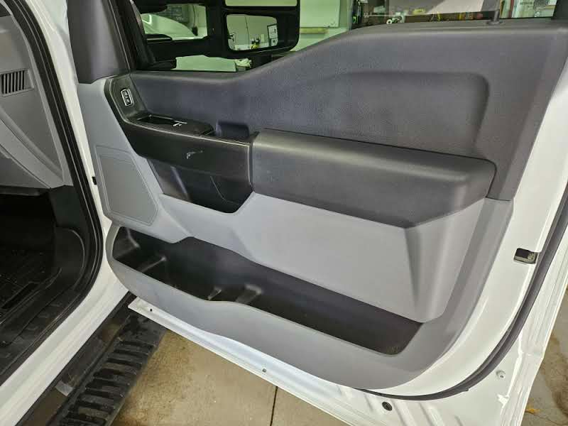 Ford Super Duty F-350 DRW XL 4WD Crew Cab 179" WB 60" CA 2023 Ford Super Duty F-350 DRW XL 4WD Crew Cab 179" WB 60" CA 2023