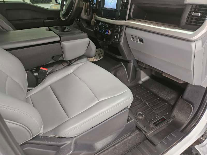 Ford Super Duty F-350 DRW XL 4WD Crew Cab 179" WB 60" CA 2023 Ford Super Duty F-350 DRW XL 4WD Crew Cab 179" WB 60" CA 2023