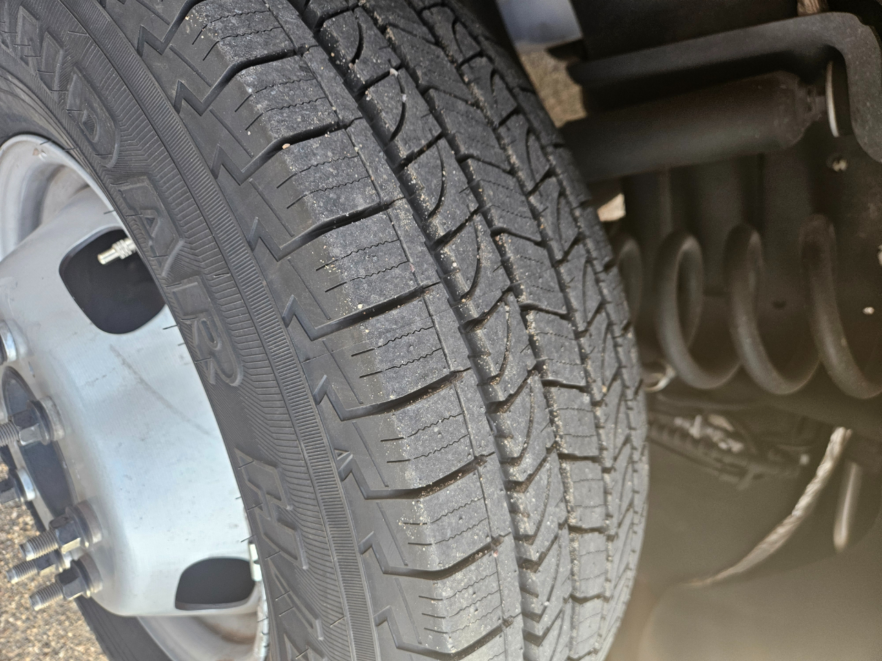 Ford Super Duty F-350 DRW XL 4WD Crew Cab 179" WB 60" CA 2023