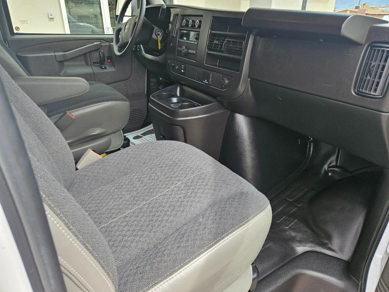 GMC Savana Cargo Van RWD 2500 135" 2024