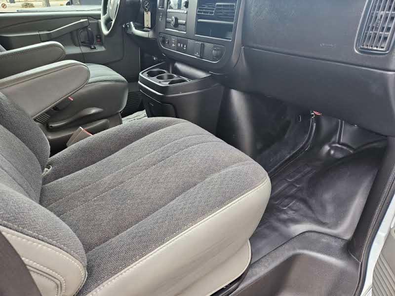 GMC Savana Cargo Van RWD 2500 135" 2024