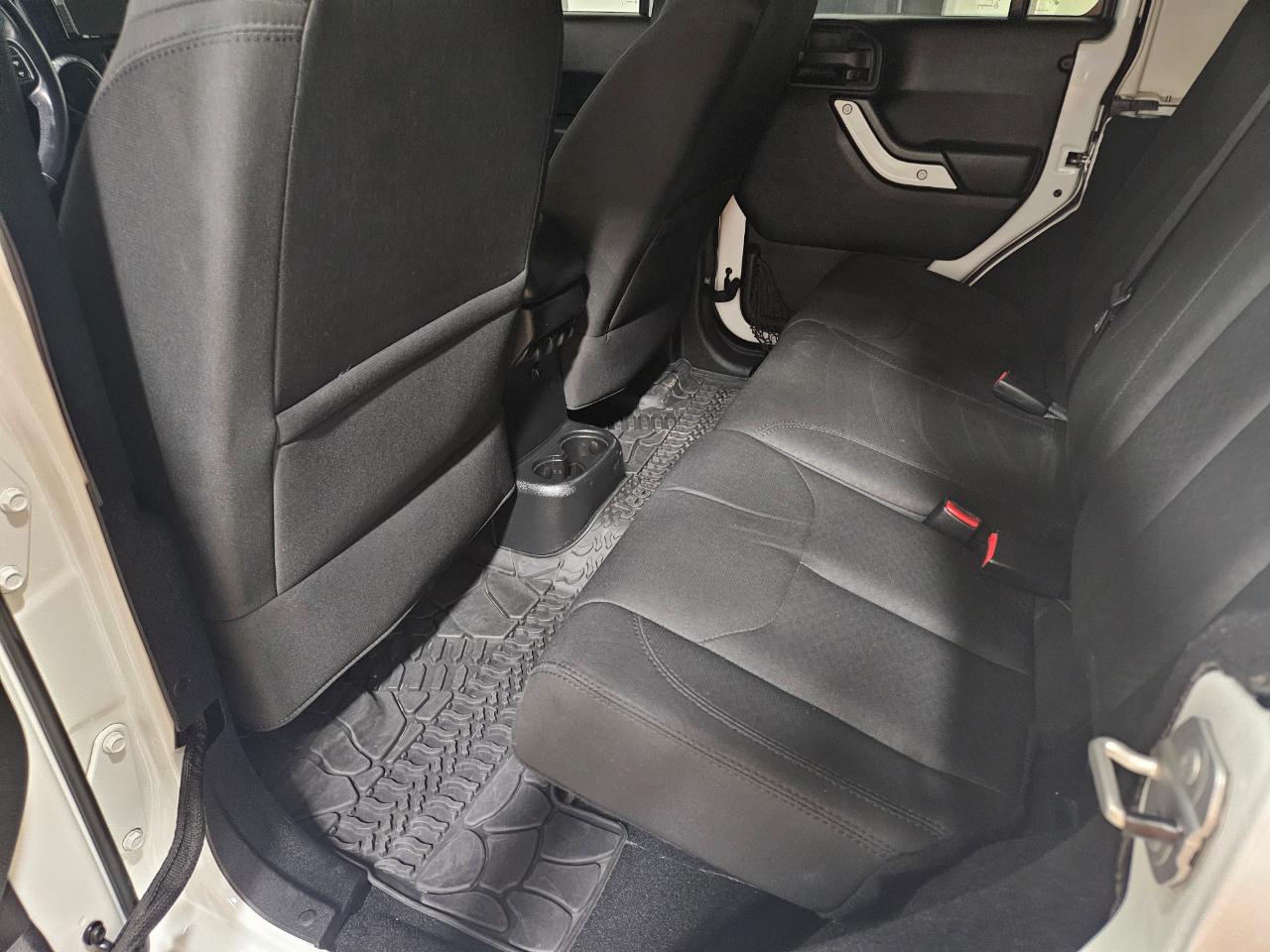 Jeep Wrangler Unlimited 4WD 4dr Sport 2016