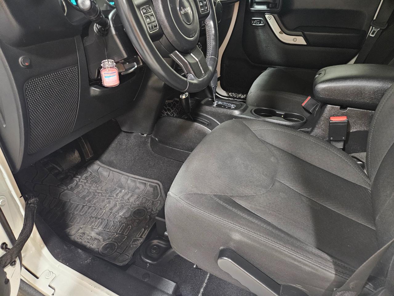 Jeep Wrangler Unlimited 4WD 4dr Sport 2016