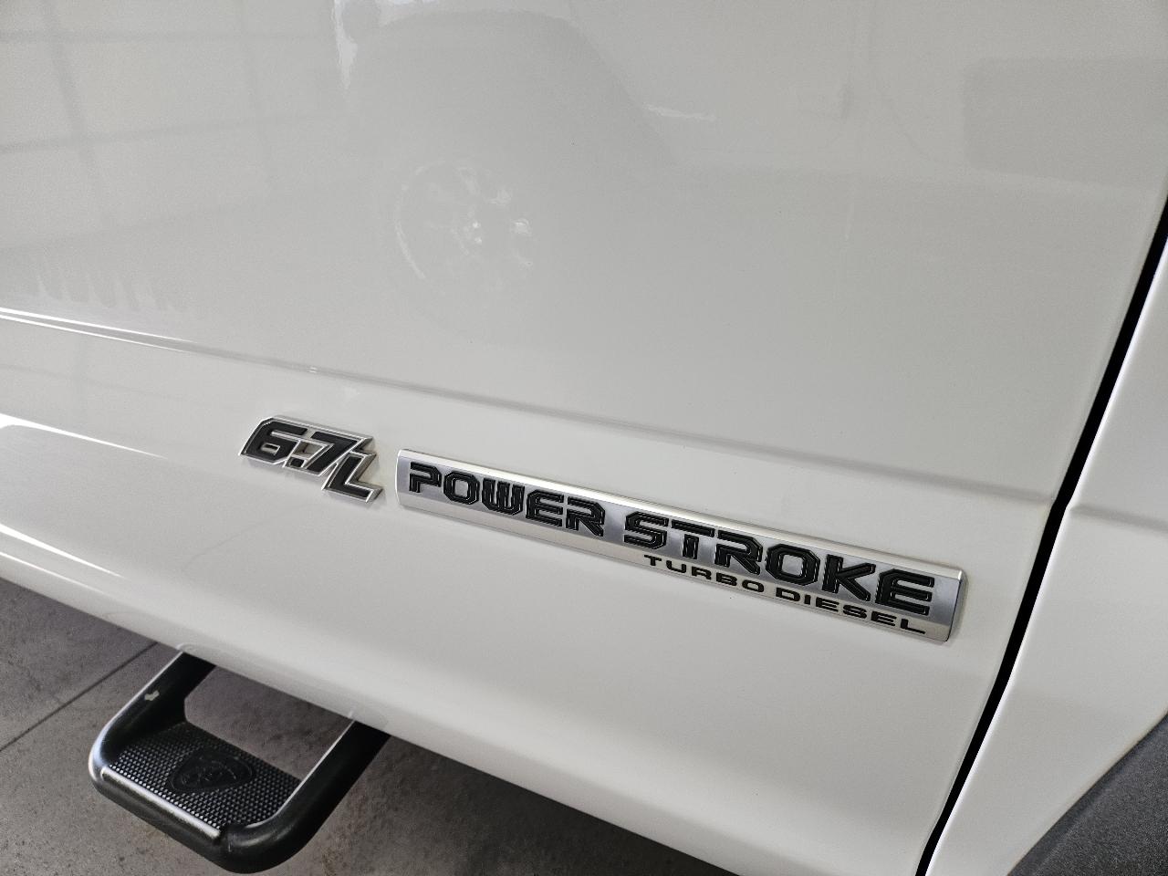 Ford Super Duty F-550 DRW XLT 4WD Crew Cab 203" WB 84" CA 2020