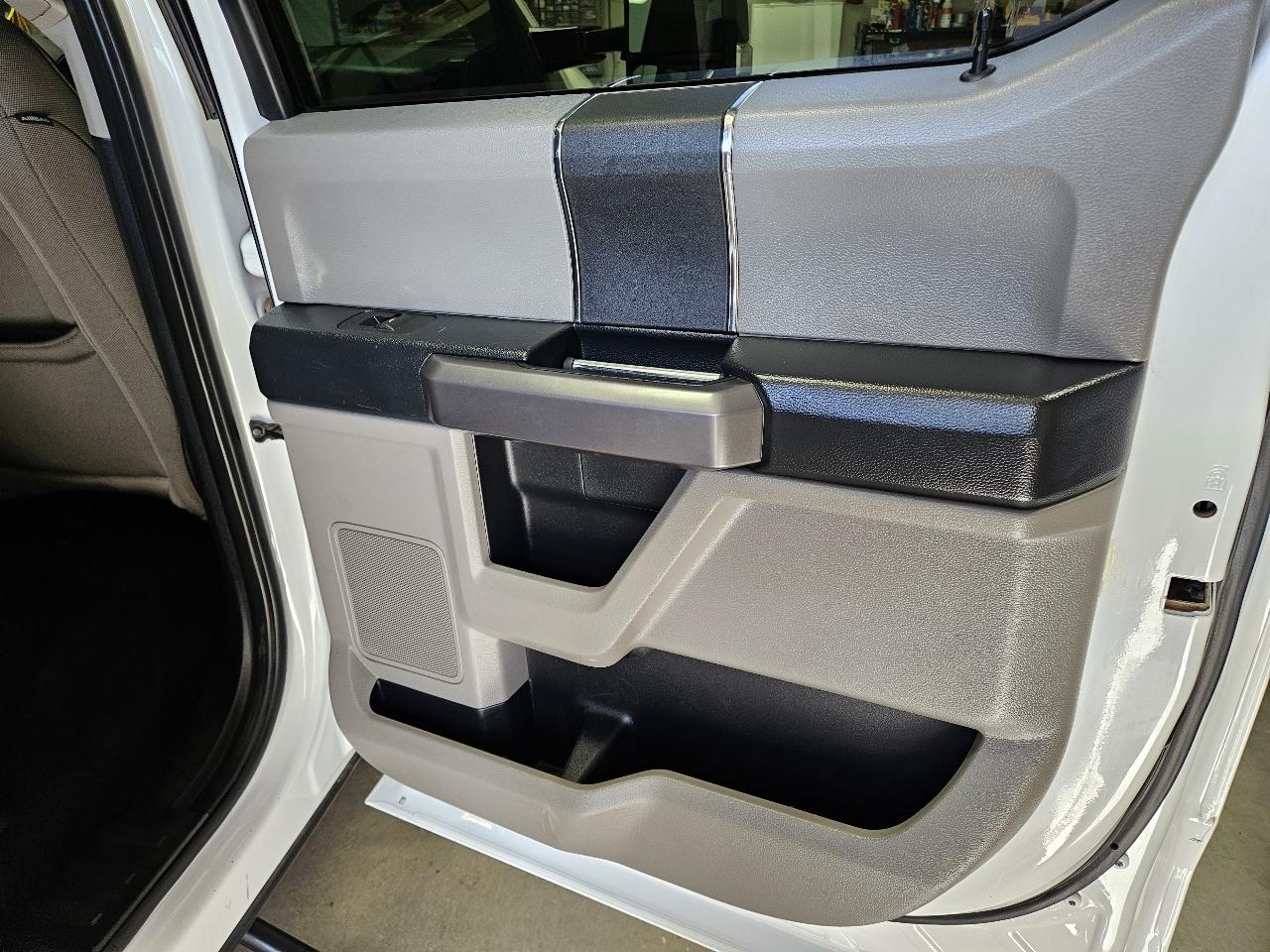 Ford Super Duty F-550 DRW XLT 4WD Crew Cab 203" WB 84" CA 2020