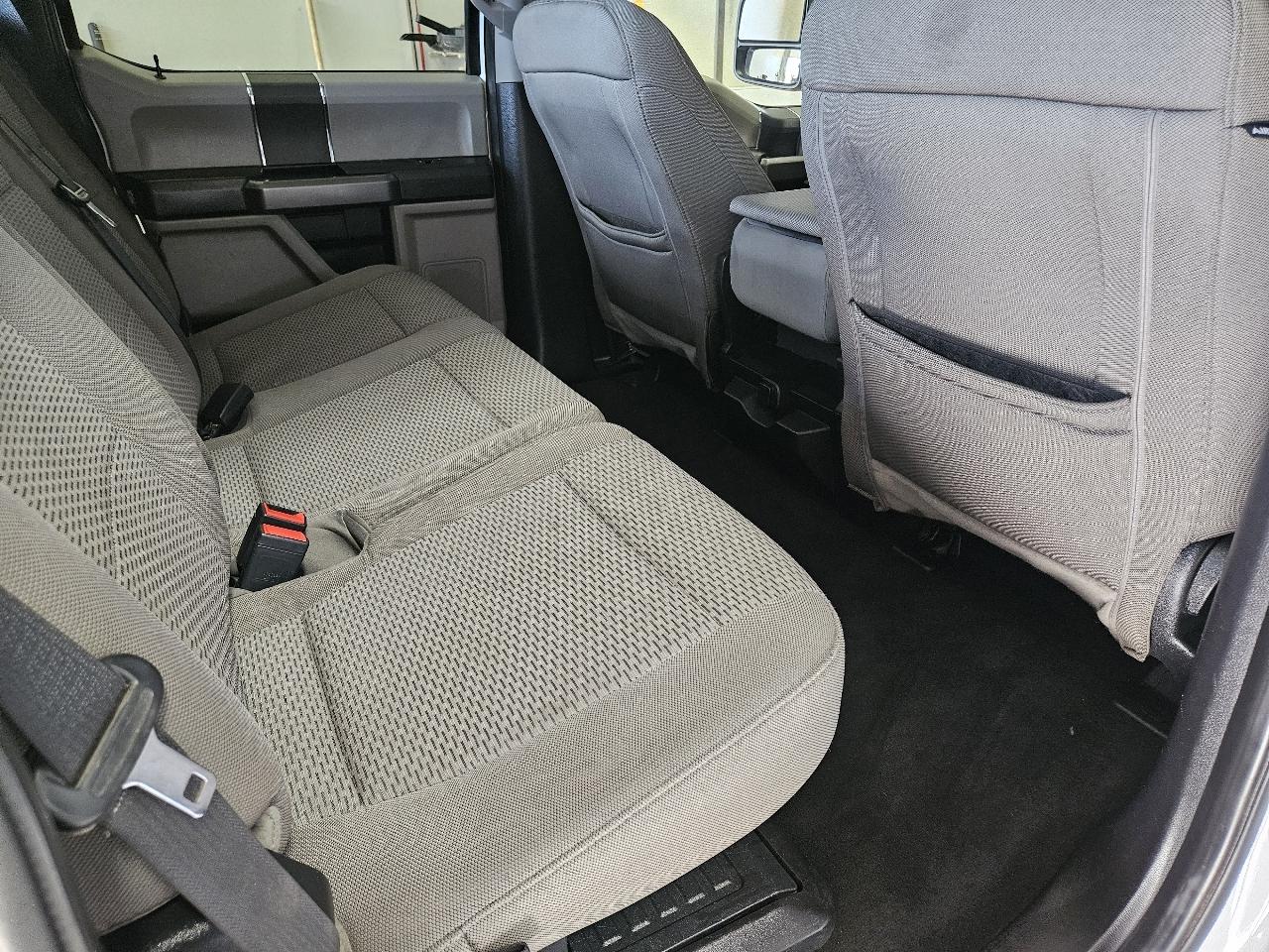 Ford Super Duty F-550 DRW XLT 4WD Crew Cab 203" WB 84" CA 2020