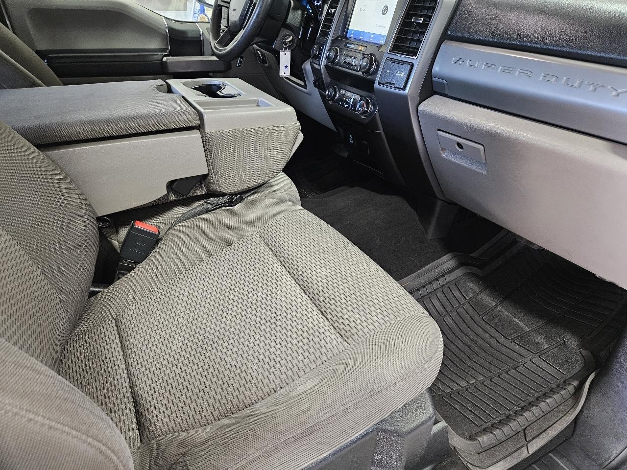 Ford Super Duty F-550 DRW XLT 4WD Crew Cab 203" WB 84" CA 2020