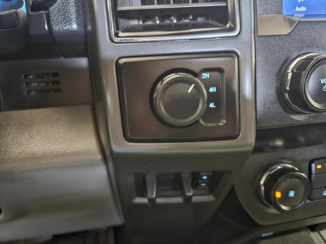 Ford Super Duty F-550 DRW XLT 4WD Crew Cab 203" WB 84" CA 2020