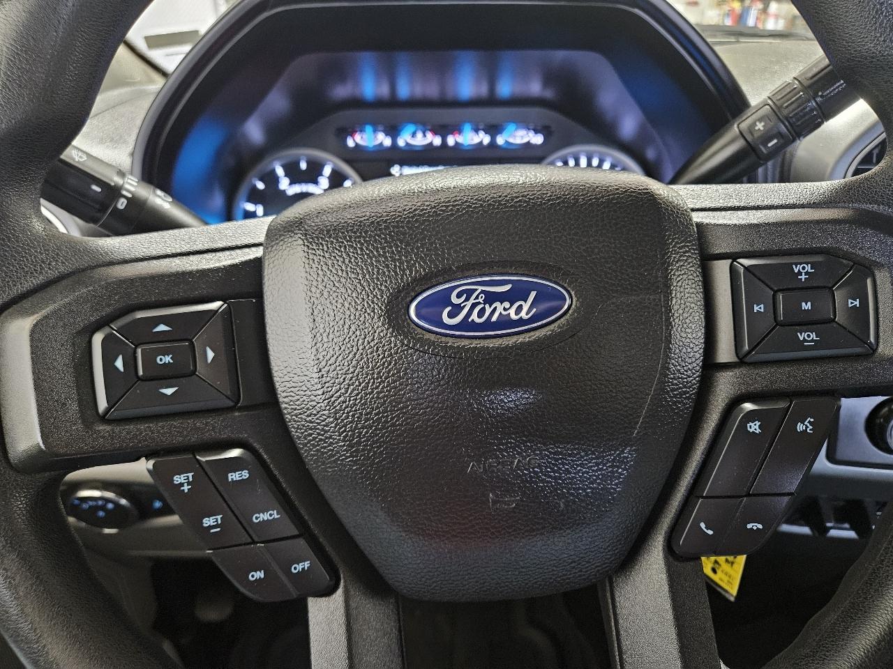 Ford Super Duty F-550 DRW XLT 4WD Crew Cab 203" WB 84" CA 2020