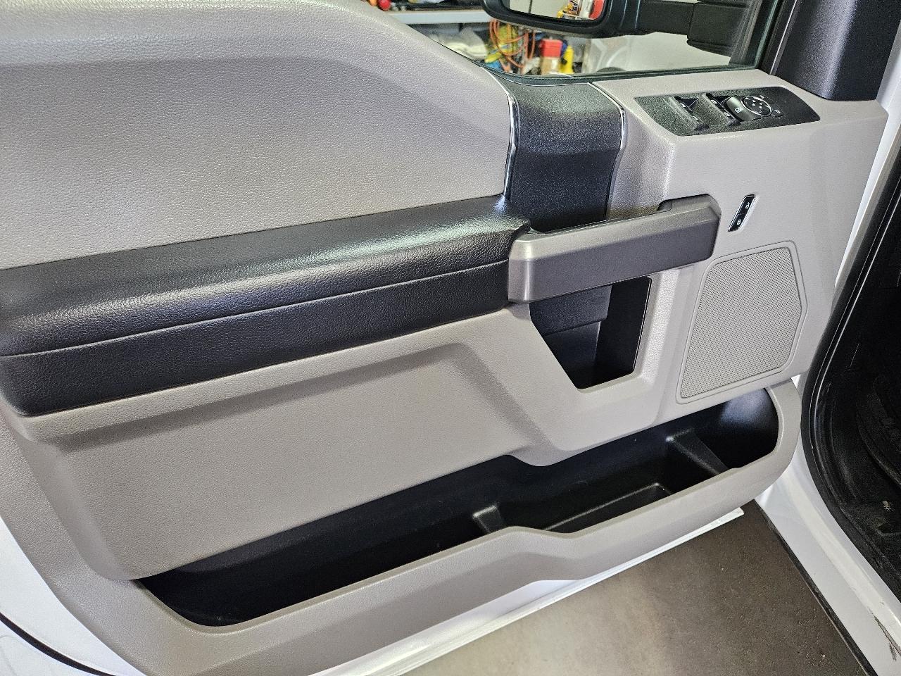 Ford Super Duty F-550 DRW XLT 4WD Crew Cab 203" WB 84" CA 2020