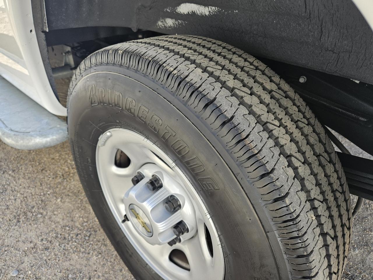 Chevrolet Express Cargo Van RWD 2500 135" 2024