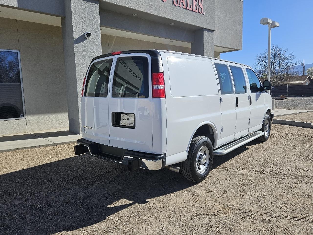 Chevrolet Express Cargo Van RWD 2500 135" 2024