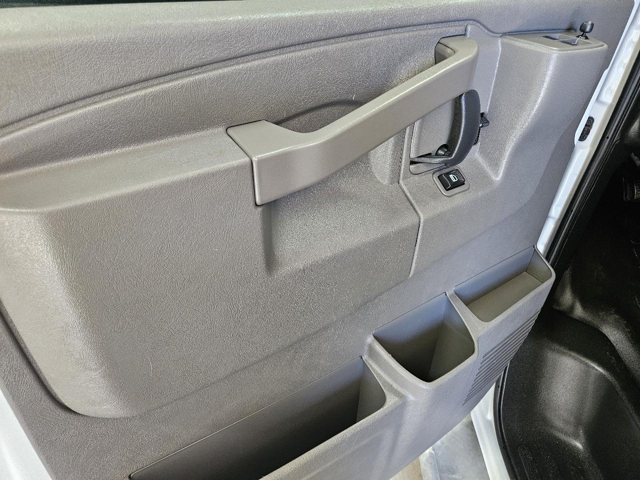 Chevrolet Express Cargo Van RWD 2500 135" 2024