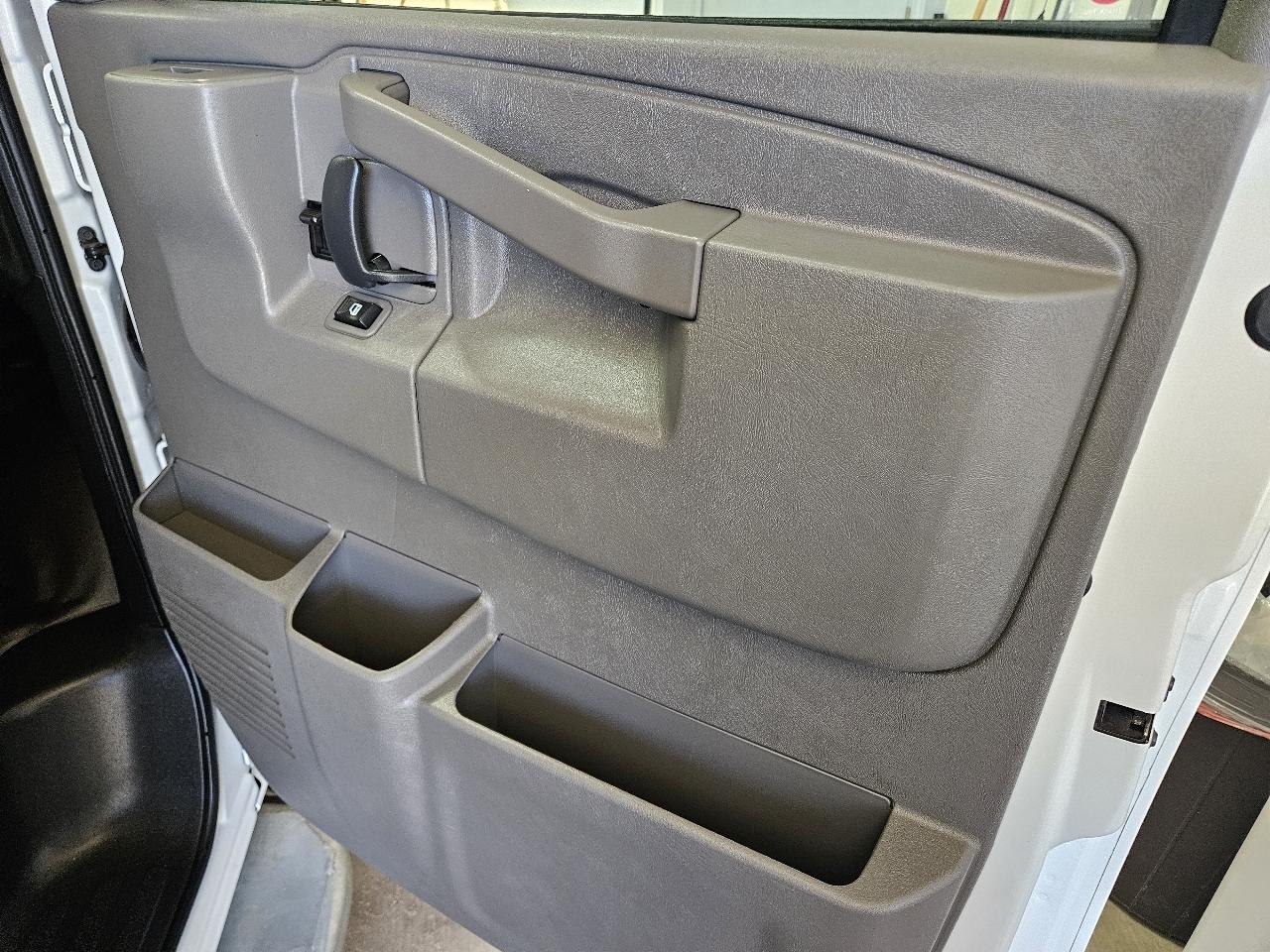 Chevrolet Express Cargo Van RWD 2500 135" 2024