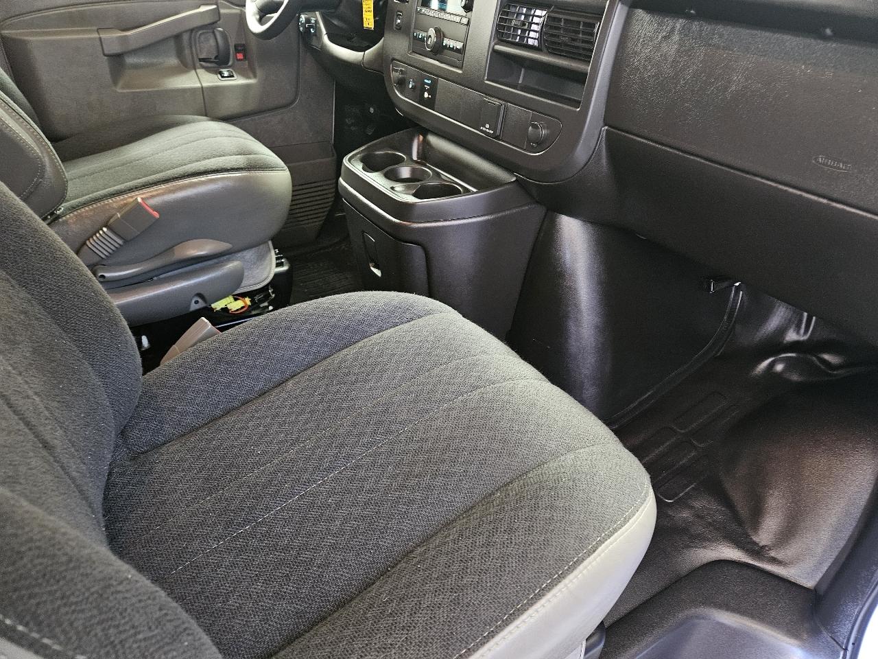 Chevrolet Express Cargo Van RWD 2500 135" 2024