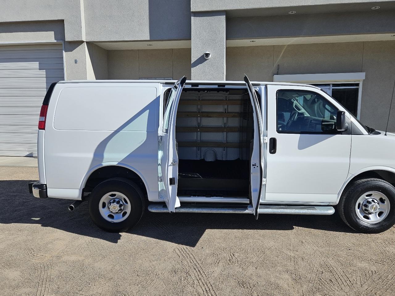 Chevrolet Express Cargo Van RWD 2500 135" 2024
